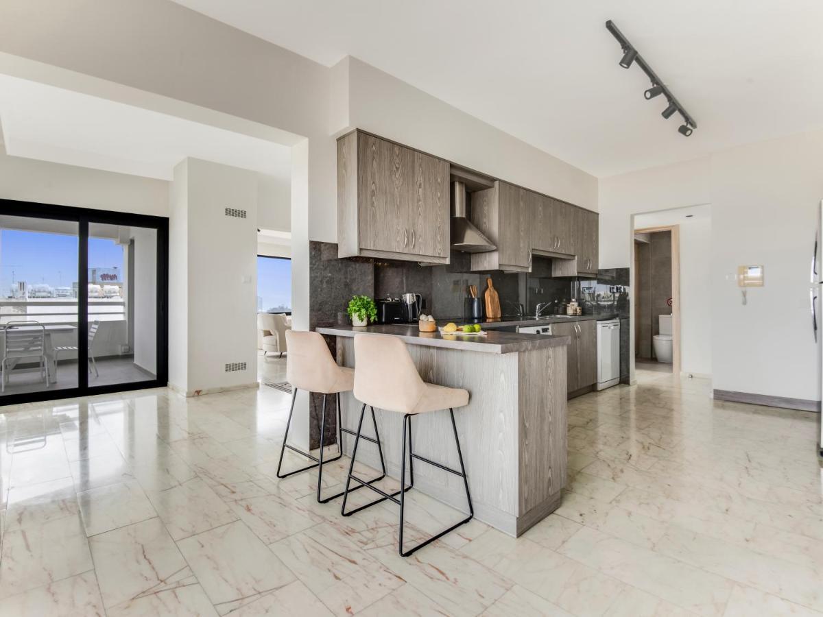 לימסול Sanders Coral Court Penthouse - Cute 3-Bedroom Apartment With Balcony מראה חיצוני תמונה