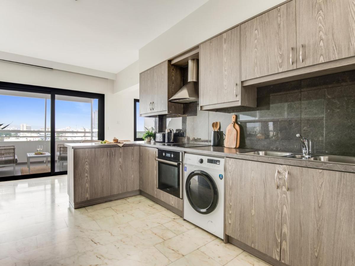 לימסול Sanders Coral Court Penthouse - Cute 3-Bedroom Apartment With Balcony מראה חיצוני תמונה