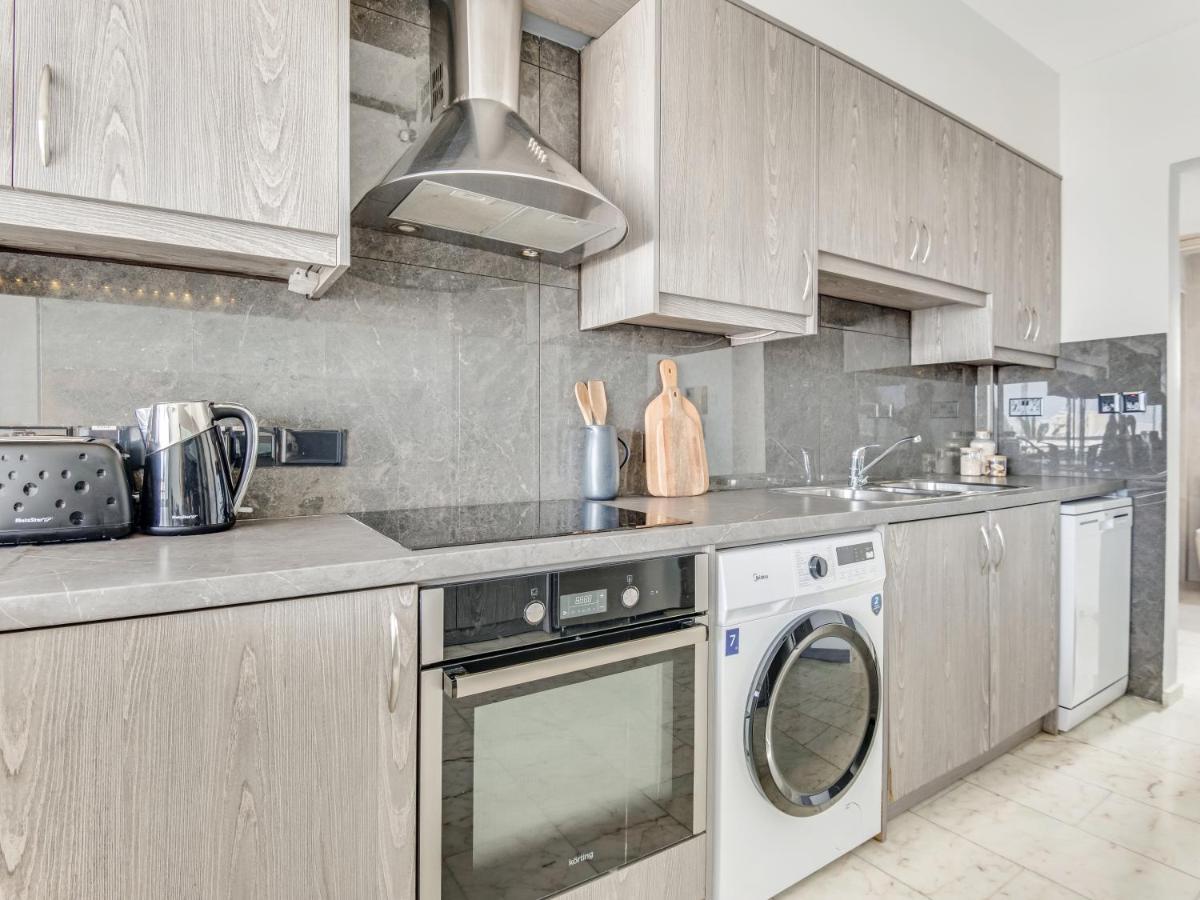לימסול Sanders Coral Court Penthouse - Cute 3-Bedroom Apartment With Balcony מראה חיצוני תמונה